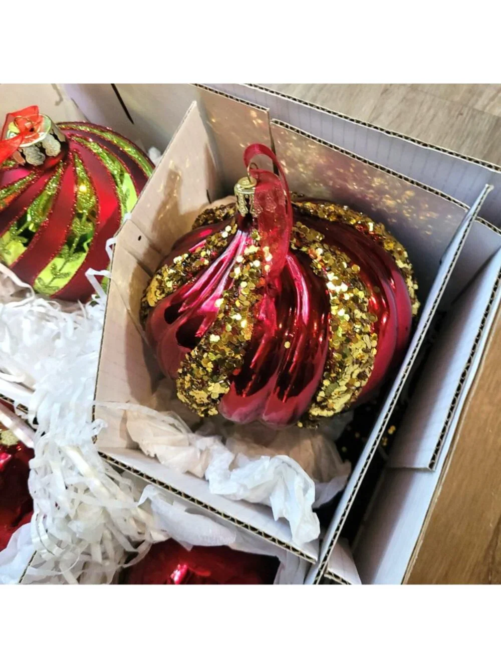 Frontgate Christmas Ornament 20 Pc Burgundy Gold Green Glass Glitter Bauble Flaw